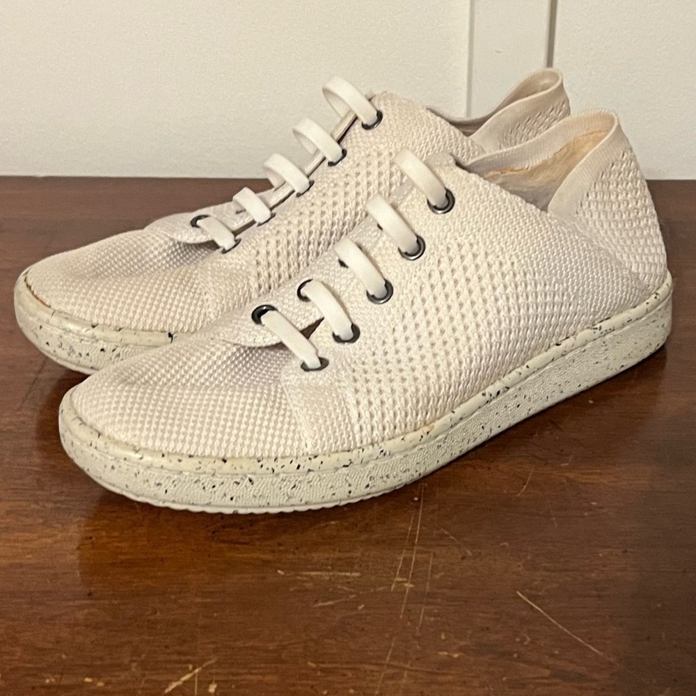 Eileen Fisher White Textured Sneakers size 8.5